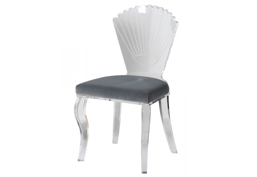 Luxusná jedálenská stolička Clarice s akrylovou chrbtovou opierkou v tvare mušle a nožičkami s čalúnením sivej farby 92cm