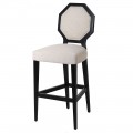 Luxusná barová stolička Malbis s chrbtovou opierkou s ôsmymi hranami v bielom čalúnení s čiernymi masívnymi nožičkami