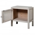 Vidiecky pravostranný nočný stolík Sazerto z dubového dreva v off white bielej farbe s dvierkami s ratanovým výpletom
