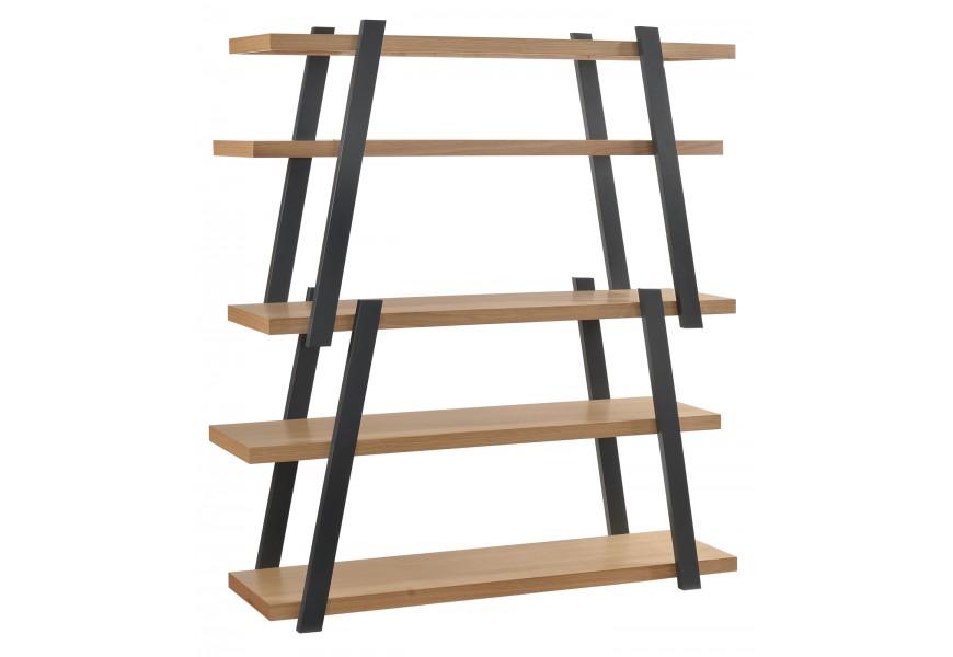 Dizajnový regál Nordica Clara v škandinávskom štýle so svetlo hnedými drevenými doskami a čiernou kovovou konštrukciou