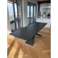 Mramorový rozkladací jedálenský stôl Marmol s kovovými nohami v tmavom odtieni 180-220-260cm