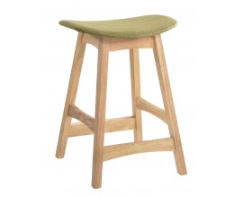 Moderná barová stolička Nordica Clara z dreveného masívu svetlo hnedej farby polstrovaním zelenej farby