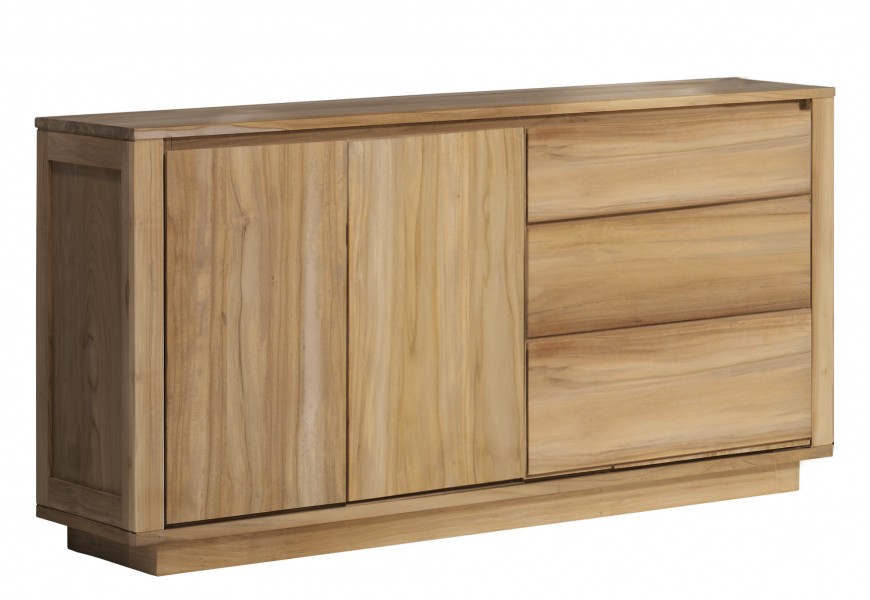 Bledo hnedá moderná komoda Fjordar z masívu s dvierkami a zásuvkami s vyrezávaním po bočných stranách