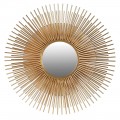 Luxusné kovové kruhové nástenné zrkadlo Sturrock s okrúhlou zrkadlovou pochou v hrubom ráme evokujúce tenké slnečné lúče zlatej farby v art-deco štýle