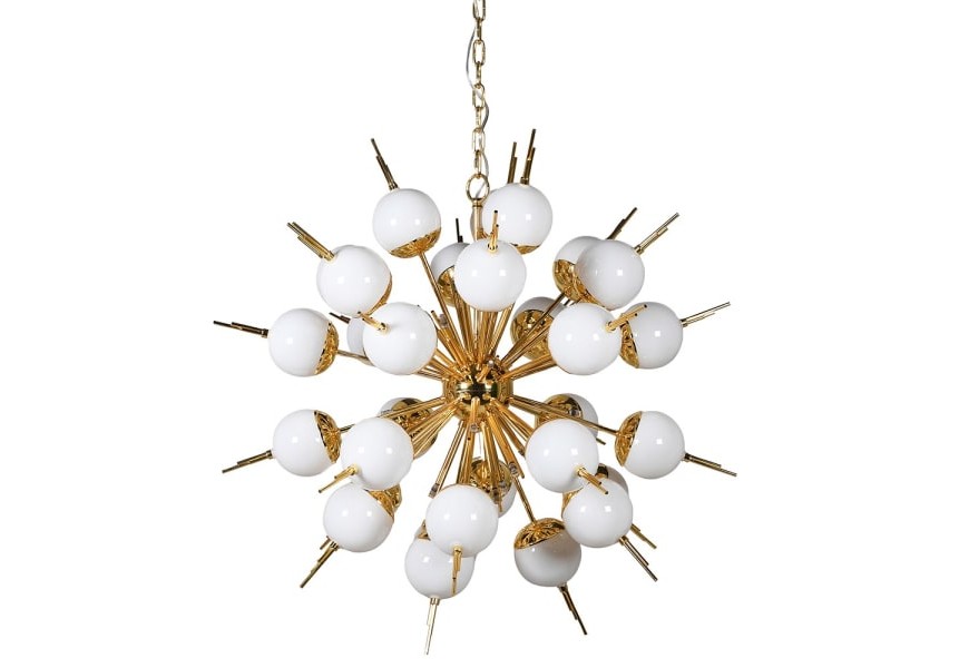 Luxusný art-deco luster Starlight so zlatou kovovou konštrukciou a bielymi guľatými žiarovkami zo skla