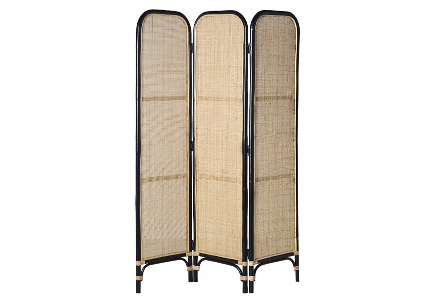 Ratanový paravan s možnosťou rozkladania z kolekcie Ratana na nožičkách v čierno-hnedom vyhotovení a tkaninovým ratanovým výpletom na troch spojených paneloch