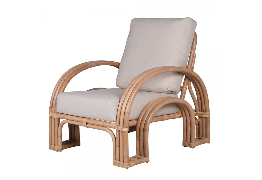 Dizajnové bambusové relaxačné kreslo Baoba s mohutnými opierkami na ruky v prírodnej svetlej hnedej farbe a béžovým čalúneným matracom a opierkou na chrbát