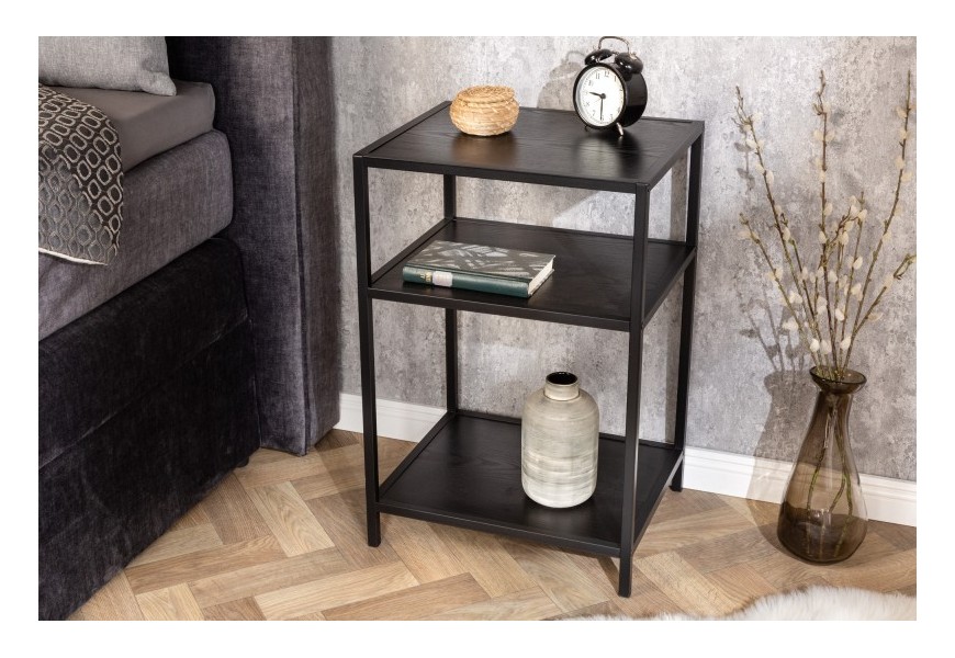Industriálny nočný stolík Industria Negra v čiernej farbe s dvoma poličkami a kovovou podstavou v čiernom prevedení