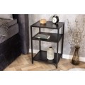 Industriálny nočný stolík Industria Negra v čiernej farbe s dvoma poličkami a kovovou podstavou v čiernom prevedení