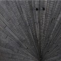 Industriálna barová skrinka Linear z masívneho dreva v tmavosivom prevedení s kovovou podstavou 160cm
