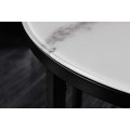 Moderný okrúhly príručný stolík Industria Marbleux s doskou v prevedení biely mramor a čiernou kovovou podstavou 50cm