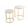 Luxusný moderný set príručných stolíkov Gold Marbleux s bielymi okrúhlymi doskami s mramorovým vzhľadom a kovovou podstavou v zlatej farbe