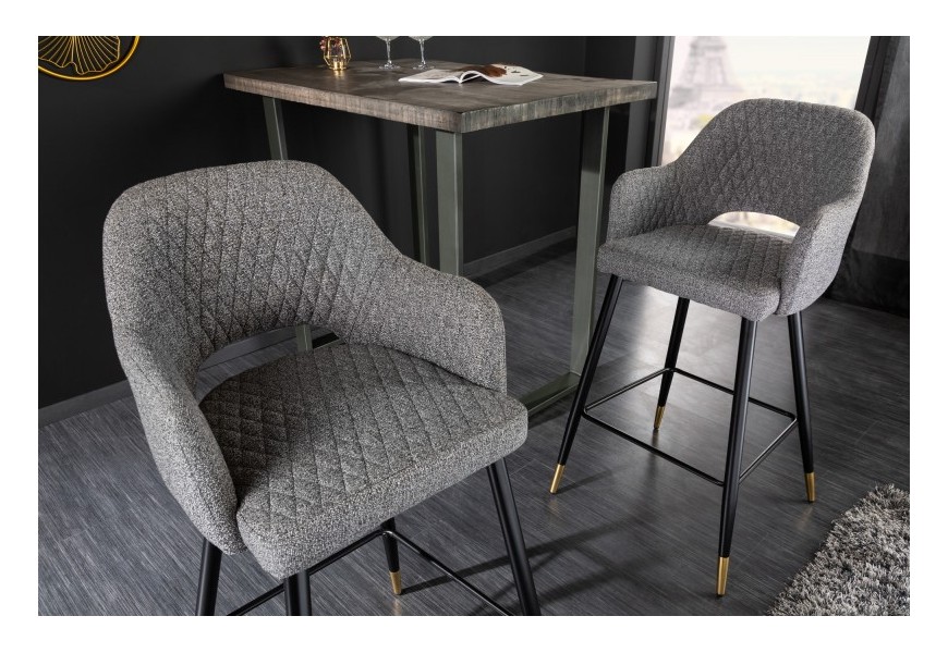 Art deco barov&aacute; stolička Fribourg so sivo bielym čal&uacute;nen&iacute;m na čiernych kovov&yacute;ch nožičk&aacute;ch so zlat&yacute;m detailom 104cm