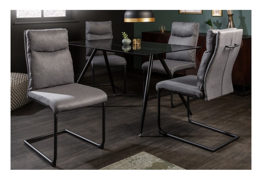 Moderná čalúnená jedálenská stolička Vitto s nožičkami v čiernom kovovom prevedení sivá