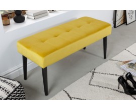 Dizajnová žltá lavica Soreli so zamatovým poťahom a čiernymi nohami z kovu