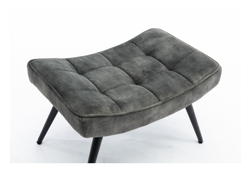 Dizajnová čalúnená taburetka sivozelenej farby so šikmými čiernymi nožičkami z kovu