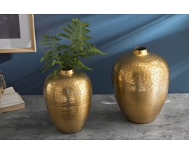 Dizajnový set dvoch zlatých váz Mumbai v orientálnom štýle z kovu s kladivkovým vzorom 