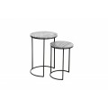 Moderný set dvoch okrúhlych príručných stolíkov Elements s mramorovou povrchovou doskou sivej farby a čiernou podstavou z kovu