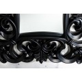 Luxusné nástenné zrkadlo Muriel v matnej čiernej farbe s ozdobným rámom z dreva a polyresinu 75cm