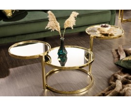 Art deco trojitý príručný stolík Meredith so zlatou kovovou konštrukciou a doskami so zrkadlovým efektom 