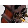 Masívna štýlová vinotéka Braley v tvare violončela hnedej farby s desiatimi priehradkami na víno 135cm
