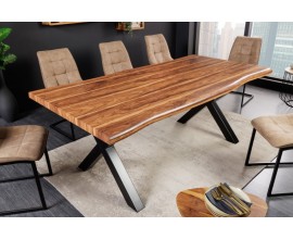 Industriálny jedálenský stôl Bergo s vrchnou doskou v orechovej hnedej farbe na čiernych kovových nohách 200cm