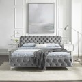 Luxusná chesterfield manželská posteľ Modern Barock v striebornom prevedení zo zamatu 180x200cm