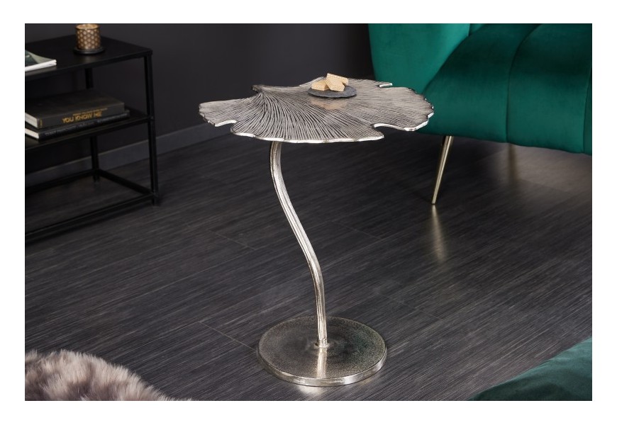 Art-deco dizajnový príručný stolík Ginko v tvare listu strieborný 53cm