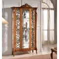 Baroková luxusná masívna vitrína Pasiones na nožičkách s presklenými vyrezávanými dvierkami 197cm