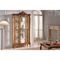 Baroková luxusná masívna vitrína Pasiones na nožičkách s presklenými vyrezávanými dvierkami 197cm