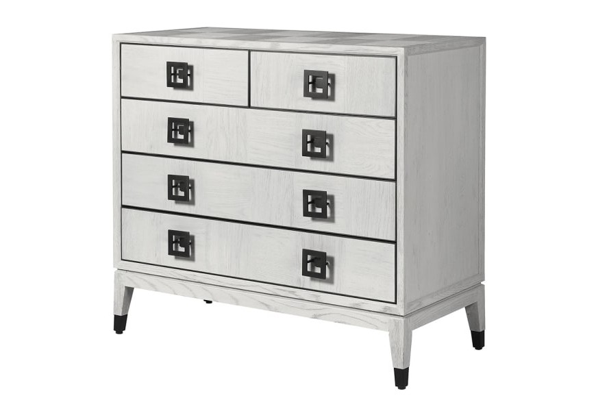 Moderná nadčasová off white komoda Quadria Blanca z masívneho dreva so štvorcovým vzorom s piatimi zásuvkami a čiernymi kovovými prvkami