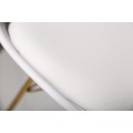 Art-deco biela jedálenská stolička Scandinavia z eko kože s kovovými nožičkami v zlatej farbe 85cm