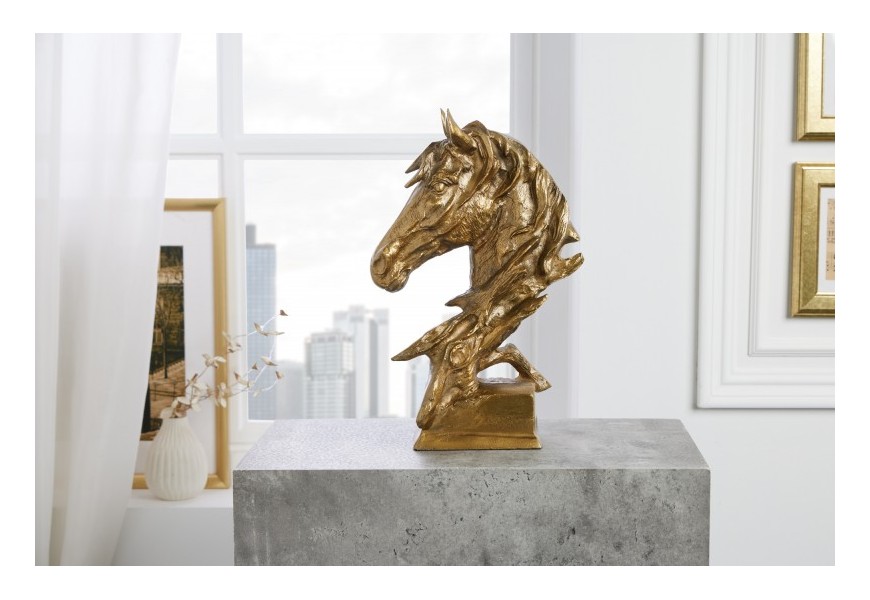 Dizajnová kovová soška hlavy koňa Suomin v zlatom prevedení