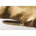 Dizajnová dekoratívna soška veľryby Moby v zlatej farbe z kovovej zliatiny 70cm