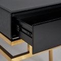 Art-deco čierny nočný stolík Gasol v luxusnom sklenenom vyhotovení so zásuvkou a kovovými nožičkami v zlatej farbe 60cm