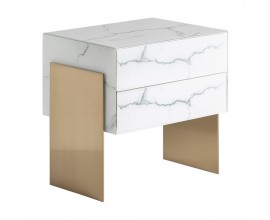 Exkluzívny biely nočný stolík Neva Marble v modernom mramorovom prevedení s dvoma zásuvkami a nožičkami v zlatej farbe 55cm