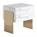 Moderný nočný stolík Neva Marble s art deco bielym mramorovým vzhľadom na dvoch nožičkách z kovu v zlatej farbe