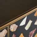Art-deco čierny príborník Blissa so železnou konštrukciou v zlatej farbe so štyrmi dvierkami a viacfarebným terazzo  dekorom