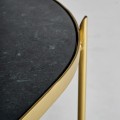 Mramorový konferenčný stolík Amuny v štýle art deco so železnou podstavou v zlatej farbe oválny čierno-biely 120cm
