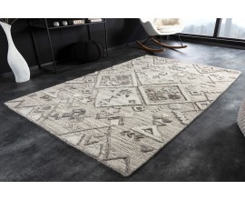 Štýlový koberec Azteca v sivej farbe s aztéckym vzorom 230x160cm