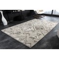 Obdĺžnikový sivý etno koberec