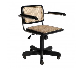 Štýlová industriálna otočná kancelárska stolička Moher s čiernou konštrukciou a hnedým ratanovým výpletom na koliečkach 73cm