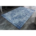 Vintage modrý koberec Mistal v tvare obdĺžnika zo ženilkovej bavlny a s bielym nepravidelným vzorom
