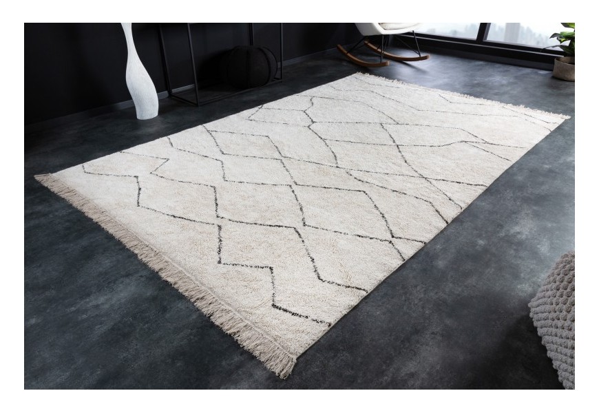 Dizajnový obdĺžnikový koberec Hasla v modernom slonovinovo bielom prevedení so sivým vzorom
