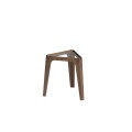 Dizajnový trojuholníkový príručný stolík Vita Naturale hnedý s konštrukciou z orehovej dyhy