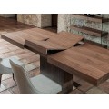 Obdĺžniková doska jedálenského stola Vita Naturale z orechového dreva s prírodným povrchom a výsuvným mechanizmom