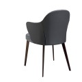Unikátny dizajnový prvok v podobe eko-koženého čalúnenie v tmavosivej farbe na opierke stoličky Vita Naturale