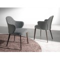 Jednoduchosť a elegantný dizajn jedálenskej stoličky Vita Naturale s hnedými oceľovými nožičkami