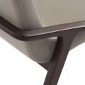 Masívna drevená konštrukcia jedálenskej stoličky Vita Naturale v hnedej farbe