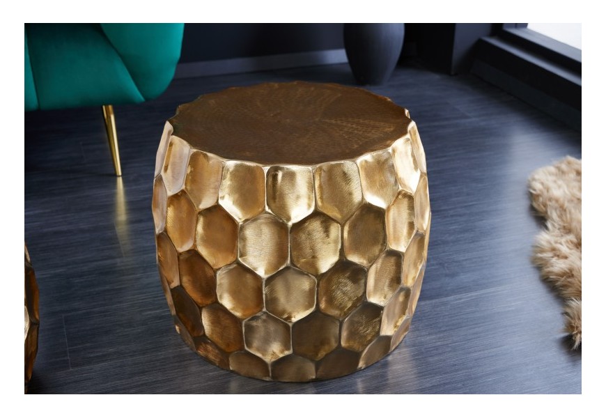 Luxusný orientálny okrúhly príručný stolík Himare zlatej farby z kovu so vzormi listov ginka